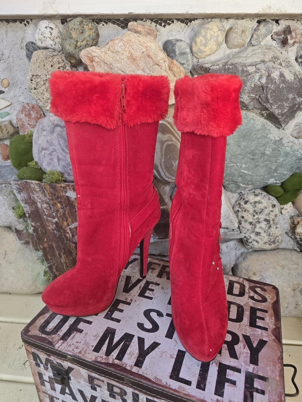 Santa’s Southern Belle" El Paso Red Fur & Rhinestone Platform Boots - Picture 3 of 3